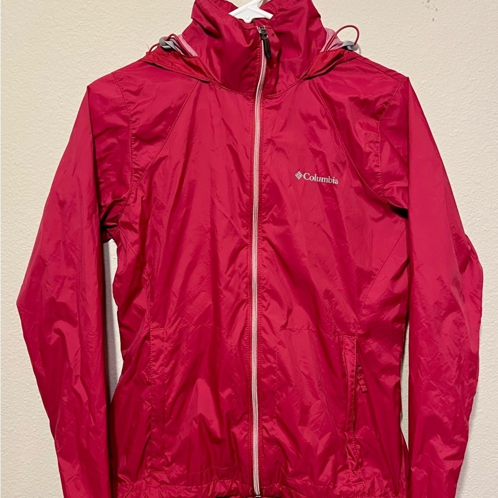 Columbia Switchback III Hooded Packable Jacket in Pink- Size Medium